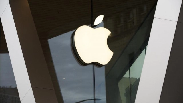 Apple plans to slow hiring, spending in 2023: report