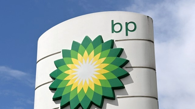 Oil giant BP buys 40.5% stake in massive renewables and green hydrogen project