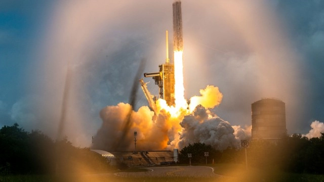 SpaceX, Blue Origin, Virgin Galactic executives urge senators to improve the FAA