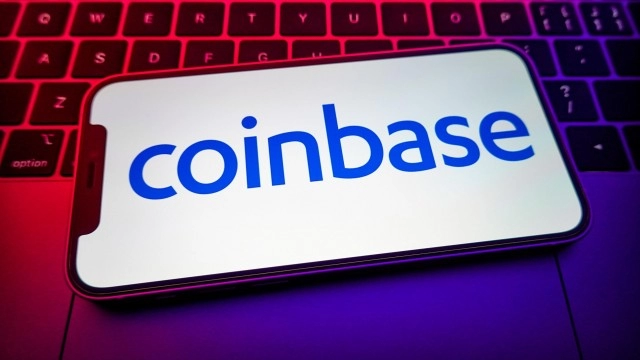 Coinbase Stock Follows Bitcoin Into This Bearish Pattern: What To Watch