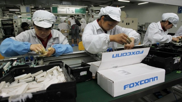 Apple supplier Foxconn resumes some work in Shenzhen, China, after COVID lockdown