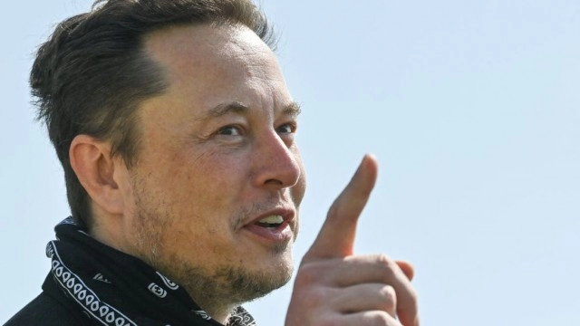 Elon Musk Takes 9.2% Stake in Twitter