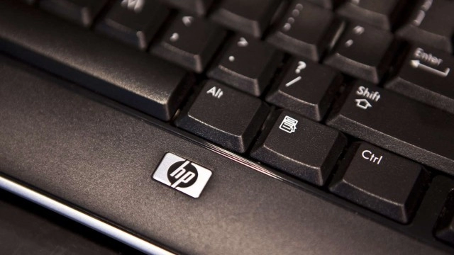 HP Shares Tumble After Lowering Guidance on Soft PC and Printer Demand