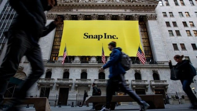 Snap Shares Plunge Amid Digital Ad Slump