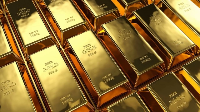 Metals Stocks: Gold edges lower, but heads for weekly gain