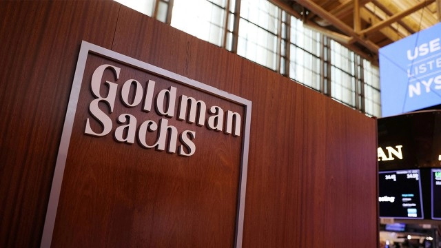 Goldman warns of bonus cuts for traders