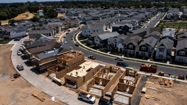 Homebuilder sentiment plunges again amid spike in mortgage rates