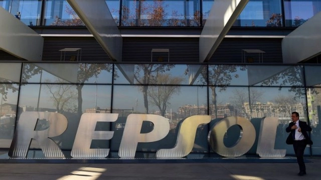 Repsol sees Q4 net profit hit 1.03 billion euros, announces share buyback program