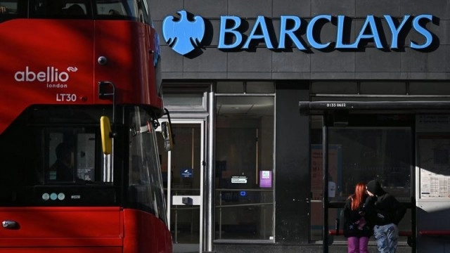 Barclays drags down U.K. bank stocks after warning on net interest margins