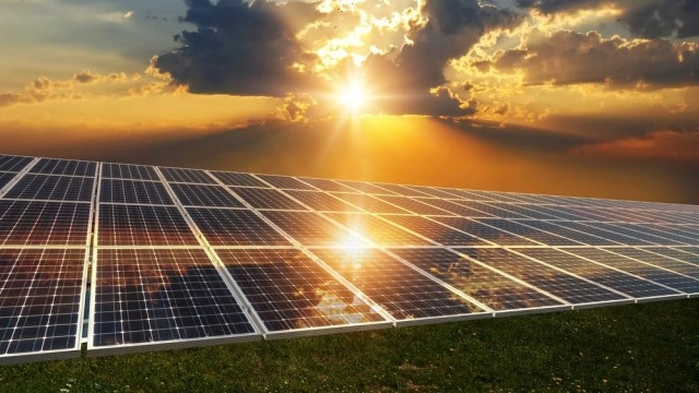 Against the Grain: 2 Solar Energy Stocks Defying the Sell-Off