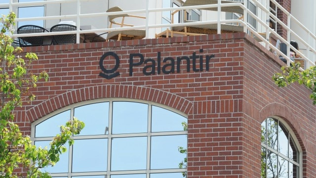 Now That AI Company Palantir Has Achieved Profitability, Is it Time to Buy?