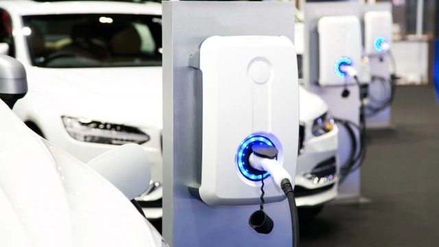 UK lagging behind Europe in electric vehicle transition - report