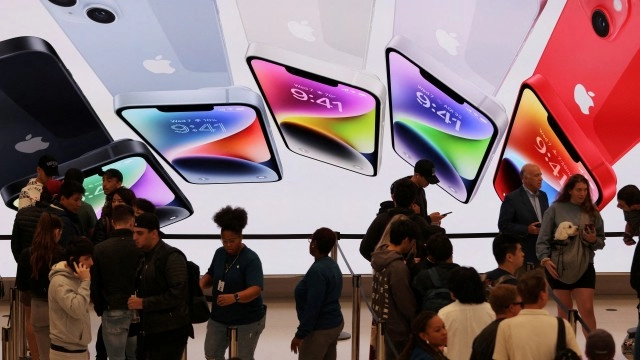 Apple beats revenue, profit estimate on iPhone sales growth