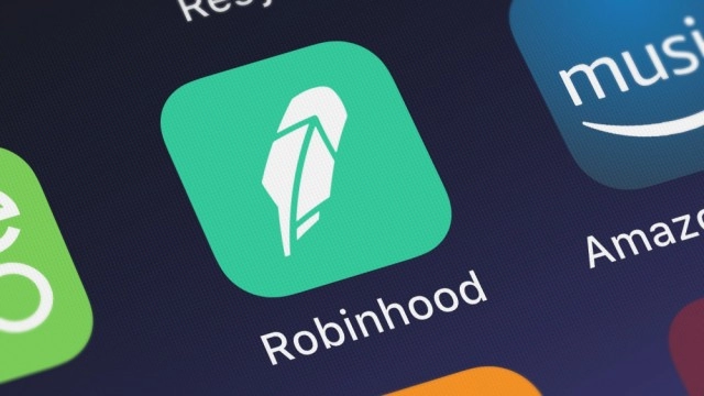 Robinhood quarter three numbers top forecasts but active users fall