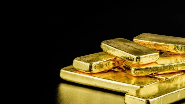 Gold price holding $1,850 as Federal Reserve commits to price stability as inflation erodes real income