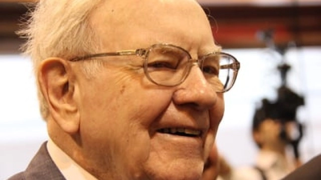 2 Top Warren Buffett Stocks to Buy Right Now