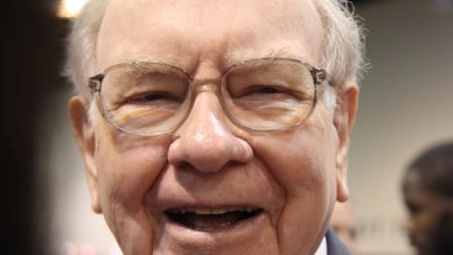 2 Warren Buffett Stocks That Are Screaming Buys in September, and 1 to Avoid Like the Plague