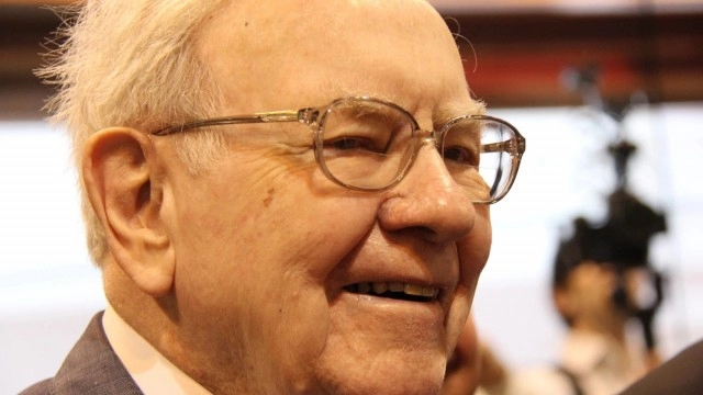 Warren Buffett's Secret Portfolio Is Piling Into These 2 Stocks